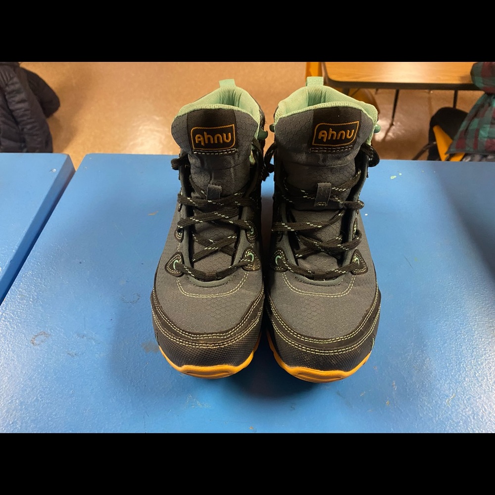 Like new Ahnu womens hiking boots, size 6.5